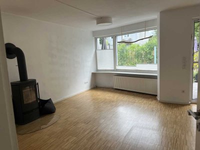 Gepflegtes Haus mit vier Zimmern und Einbauküche in Hamburg