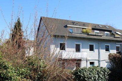 Top renoviert mit Parkett! 3-Zimmer-Eigentumswohnung mit Sonnenbalkon und PKW Stellplatz am Haus