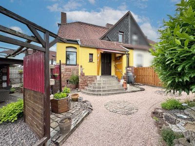 Doppelhaushälfte mit Charme und Geschichte in ruhiger Lage