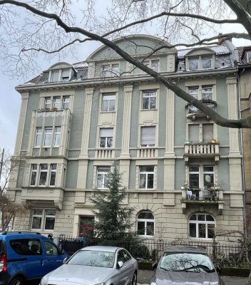 Stilvolle Altbau-Wohnung mit neuer Einbauküche