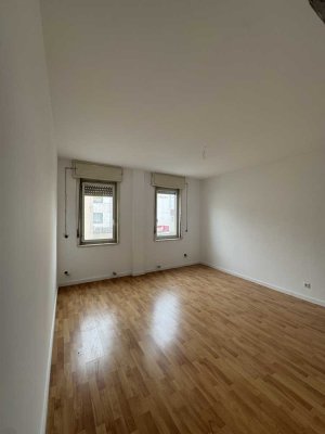 Neu 3,-Zimmer-Wohnung in Frankfurt-Sindlingen – Erstbezug nach Sanierung & Top-Verkehrsanbindung"
