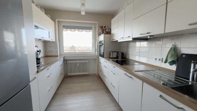 Familienfreundlich & zentral gelegen: 4 Zimmer mit 2 Balkonen, TG-Stellplatz & Einbauküche