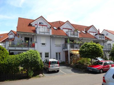 Provisionsfreie, modernisierte 2,5-Zimmer-Wohnung mit guter Ausstattung, Balkon und EBK  und TG