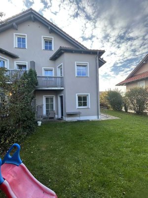 Tolle Doppelhaushälfte mit viel Platz in Hutthurm!
