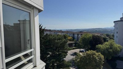 Fantastischer Weitblick | Renovierte 2,5 Zimmer Wohnung