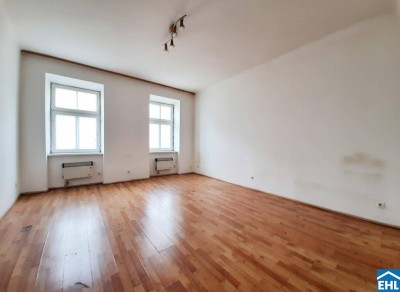 Einzigartige Renovierungschancen: bestandsfreie Wohnung in historischer Umgebung