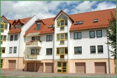 Gepflegte DG-Wohnung mit drei Zimmern sowie Balkon und EBK in Bad Dürrenberg