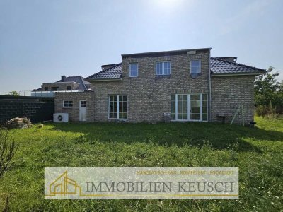 Preis reduziert ! Moderne Traumvilla -TOP ruhige Lage in einer Spielstraße & Blick ins Grüne