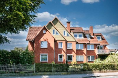 Sofort einziehen! Modernisierte 3-Zimmer-Hochparterrewohnung mit Terrasse & Tiefgaragenstellplatz