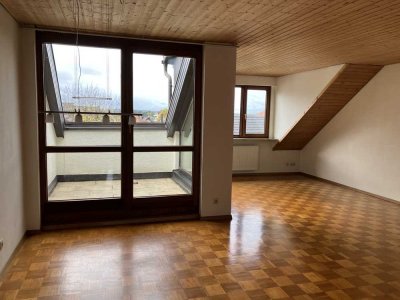 Freundliche, helle 3 - Zimmerwohnung auf 2 Ebenen (2.OG + DG) an Einzelperson