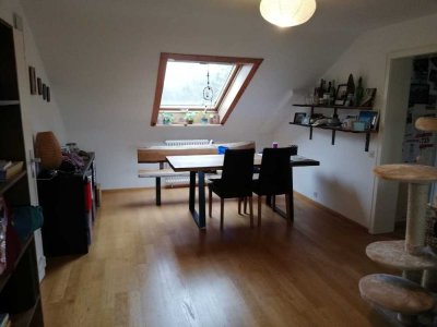 Gemütliche 3-Zimmer-DG-Wohnung mit Einbauküche in Korntal