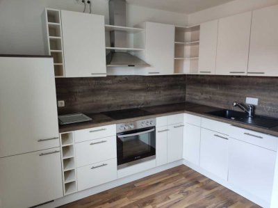 Renovierte 4-Zimmer-Wohnung mit Balkon, EBK und Garage
