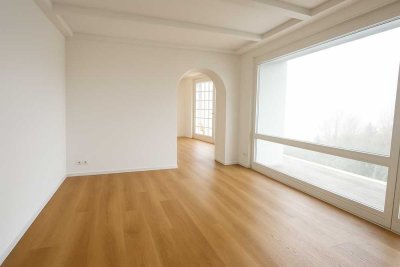 Helle 50-m²-2-Zimmer-Wohnung mit Balkon, neuem Bad und hochwertigem Holzoptikboden