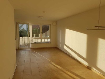 Freundliche und gepflegte 3,5-Zimmer-Wohnung mit geh. Innenausstattung mit Balkon und EBK in Ilsfeld