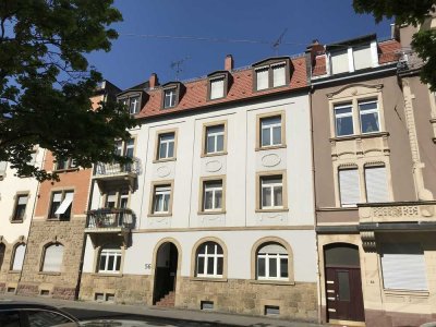 ALTBAUCHARME! Sanierte 2 ZKB mit neuwertiger Einbauküche und Balkon nahe HBF!