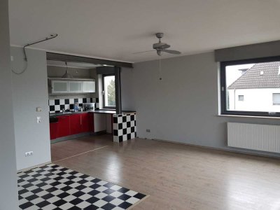 Modernisierte 2-Zimmer-Wohnung mit Loggia und Stellplatz - Provisionsfrei!