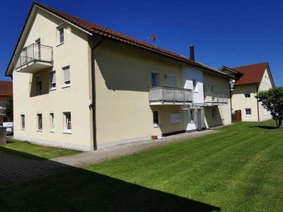Stadt Osterhofen: Mod. 2 Zim. ETW mit Balkon u. Außenstellplatz in herrl. Ortsrandlage