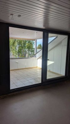 Helle, teilmöblierte 3-Zi-DG-Wohnung mit Loggia, 1. OG im 2-FH
