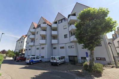 Frisch renovierte 2-Zimmer-Wohnung mit Balkon direkt am Marktplatz in Neckarwestheim
