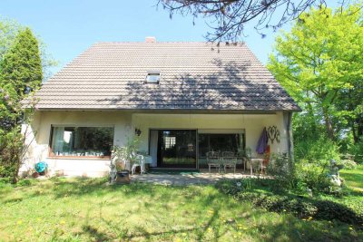 Schnuckliges, freistehendes Einfamilienhaus mit Einzelgarage in Königsbrunn