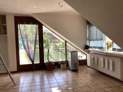 Helle 2-Zimmer Dachgeschosswohnung in Frankfurt-Eschersheim