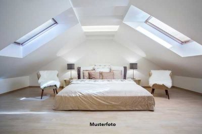 2-Zimmer-Dachgeschoss-Wohnung nebst Stellplatz