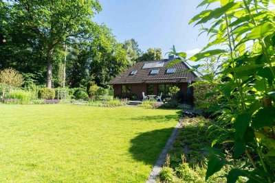 Vielseitig und hochwertig - tolles Haus mit Traumgarten