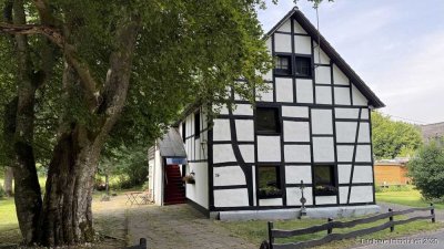 Hellenthal-Wiesen, EFH, Traumgrundstück 1.458 m², Ortsrand, Bachlauf, ca. 155 m² Wohn-Nutzfläche...