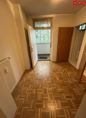 Stadtliebhaber aufgepasst: urbanes Wohnen mit Top-Infrastruktur - Balkon mit Blick ins Grüne