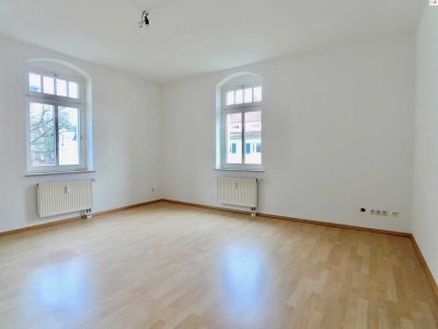 Tolle Lage, bezugsfreie, frisch renovierte Altbauwohnung mit großem Balkon