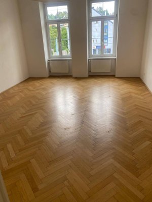 Toplage an gepflegtem Altbau mit Hofbalkon zum lauschigem Garten!