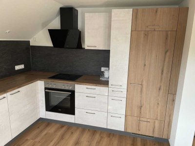 Stilvolle, neuwertige 4-Zimmer-Wohnung mit Balkon und Einbauküche in Lehrensteinsfeld