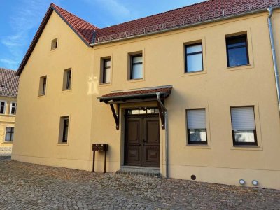 Vermietung -  helle 2-Zimmer-Erdgeschosswohnung am Schweinitzer Markt