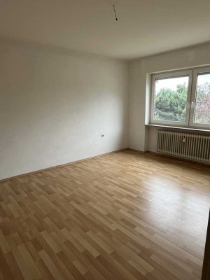 Modernisierte 2 Zimmer Wohnung mit Balkon und Einbauküche in Fürth Ronhof