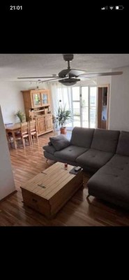 Wunderschöne 3-Zimmer-Wohnung mit großem Balkon, 2 TG Stellplätzen und EBK in Kirchheim am Neckar