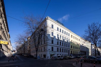 Traumhafte 3-Zimmer-Dachgeschosswohnung mit Terrasse und
Blick auf die Gloriette!