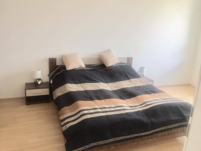 Sonnige Wohnung mit Balkon , Weitblick & top-Anbindung