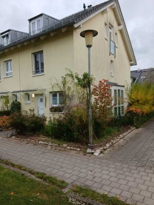 Schönes Reiheneckhaus mit Garten, Balkon, TG-Stellplatz in ruhiger Wohnlage in Geretsried-Gartenberg