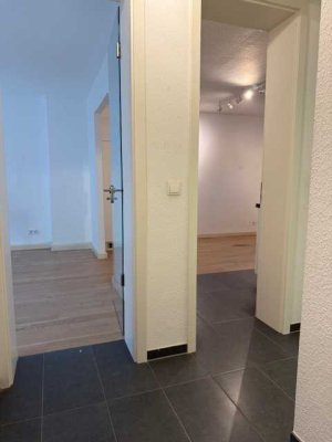Geschmackvolle 2-Zimmer-Souterrain-Wohnung mit gehobener Innenausstattung mit EBK in Rheinnähe