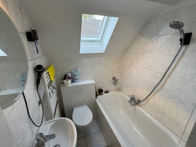 Gemütliche 2,5 Zimmerwohnung im Dachgeschoss - sofort beziehbar