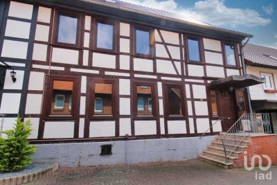 Großzügiges Einfamilienhaus mit Ausbaumöglichkeiten und Garten