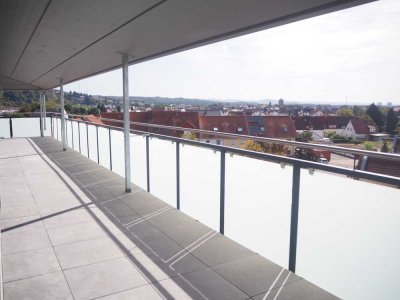 Exklusive, geräumige und neuwertige 2-Zimmer-Penthouse-Wohnung mit umlaufendenBalkon in Kleinostheim