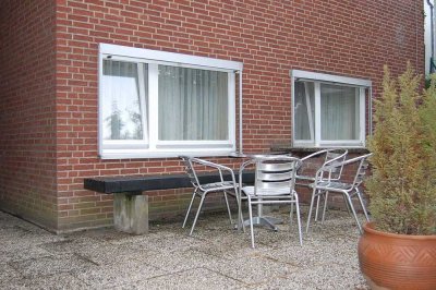 Möblierte Wohnung mit Terrasse in ruhiger Lage, ideal für Berufspendler als Zweitwohnung.