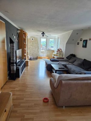 Freundliche 4-Zimmer-DG-Wohnung mit EBK in kirchen