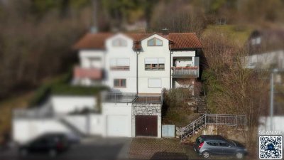 DOPPELHAUSHÄLFTE MIT EINLIEGERWOHNUNG IN FICHTENBERG