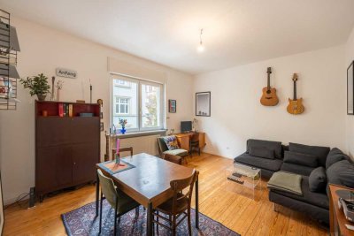 Provisionsfrei! Charmante 2-Zimmer-Altbau-Wohnung (ca. 58 m2) mit Balkon in Toplage der Südweststadt