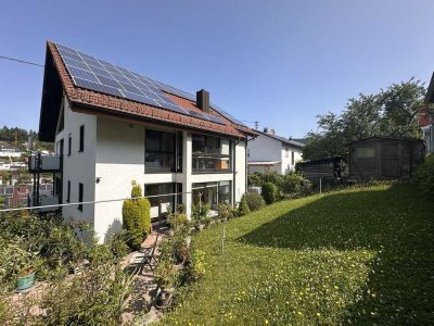 In 7 Minuten in Altenbach: 
Schönes 3-Familienhaus mit Ausbaupotenzial