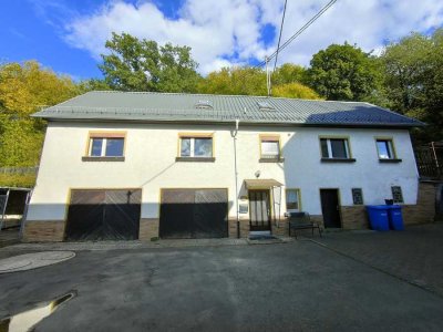 Preiswertes Charmantes Einfamilienhaus mit Gartenparadies, Doppelgarage m. Potenzial in Heidenrod-OT