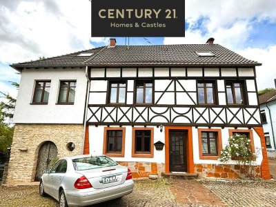 SANIERTES 315M² TRAUM FACHWERKHAUS, BIS ZU 3 WOHNUNGEN, 5 STELLPL., WINTERGARTEN