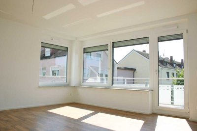 Schöne 4,5-Zimmer-Wohnung mit EBK, 2x Balkon, 2x Bad, teilbar !